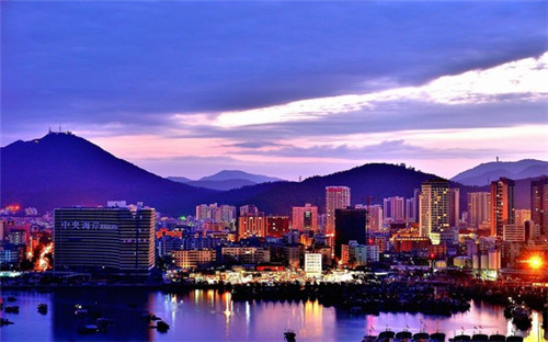 《职校技校加盟“烧钱榜”前十名“烧”样揭晓，加盟费“高”得让你“怀疑人生”！》